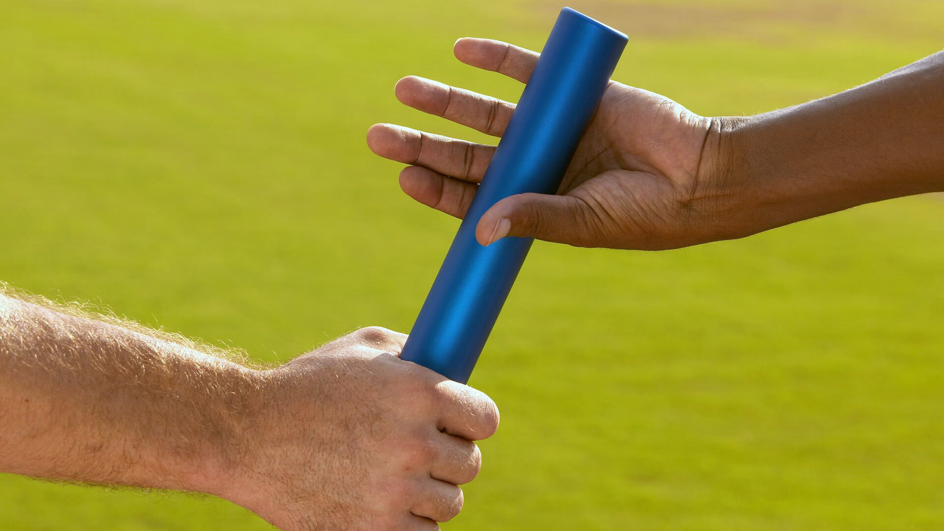 泰国青少年马术选手在2024年全国青少年马术锦标赛中表现出色，获得多项荣誉。